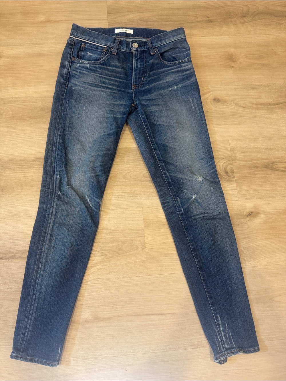 Ladies size 25 Moussy Vintage made In Japan distressed Skinny Jeans